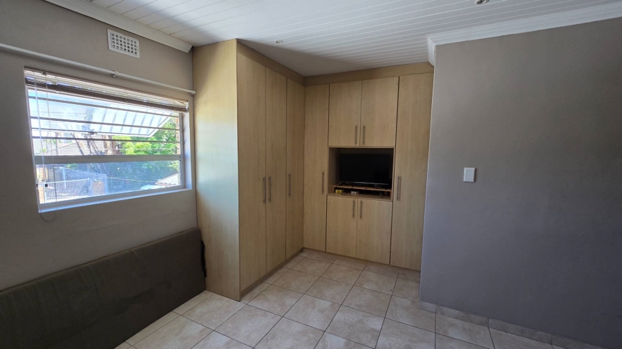 6 Bedroom Property for Sale in Churchill Estate Western Cape